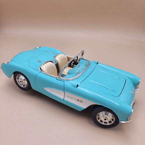 Bburago Other - Bburago 1957 Chevrolet Corvette 1/18 Diecast Model Car Blue Made in Italy